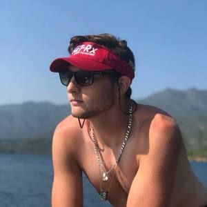 Meet your Posher, Travis